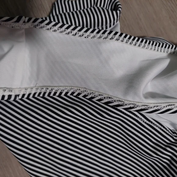 NWT Cupshe Coral and Black Striped Ruched Tummy Swimsuit Sz L‎ - Picture 7 of 9